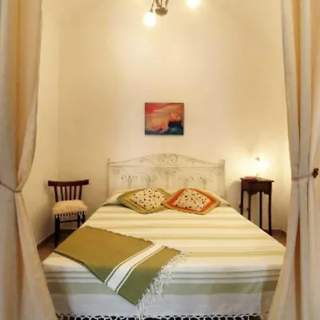 La Corte Antica Apartment *