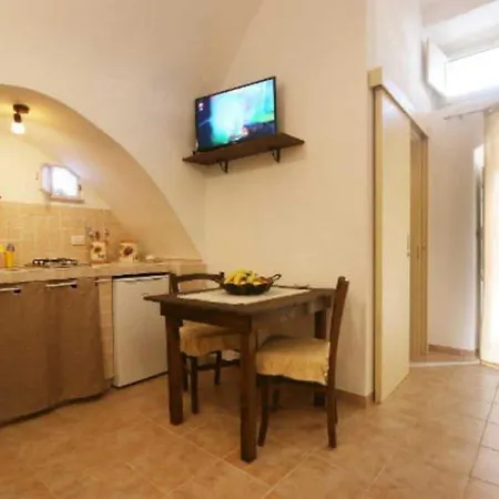 La Corte Antica Apartment *